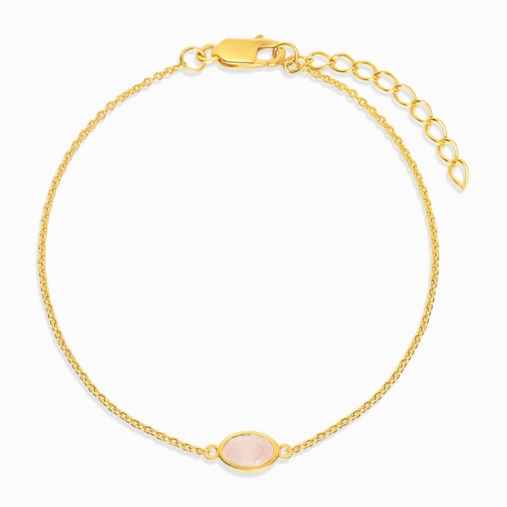 Kristallen armband met Rozenkwarts in goud. Oktober geboortesteen armband in goud met roze kristal Rozenkwarts dat liefde symboliseert.