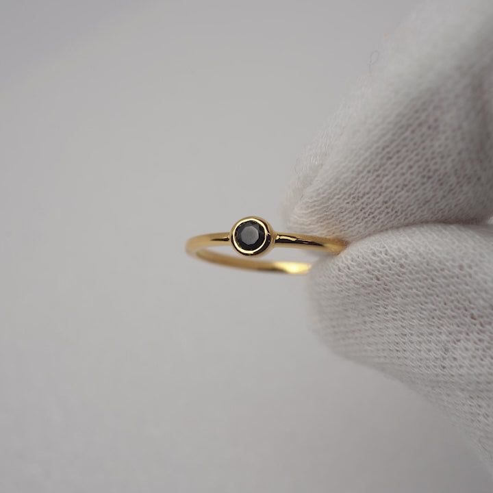 Ring Petite Zwarte Onyx Goud