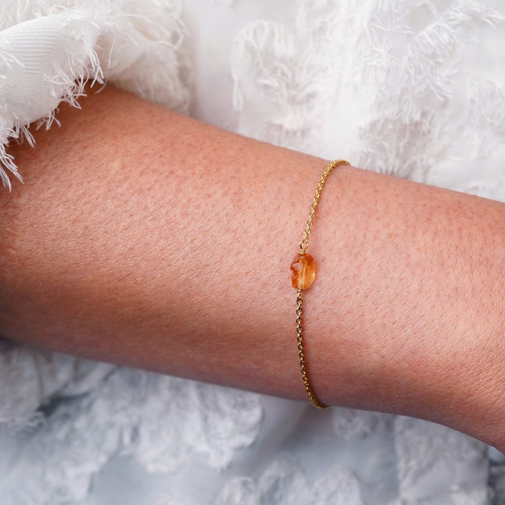 Gouden armband met Citrien kristal. Kristallen armband in goud met ruwe citrien.