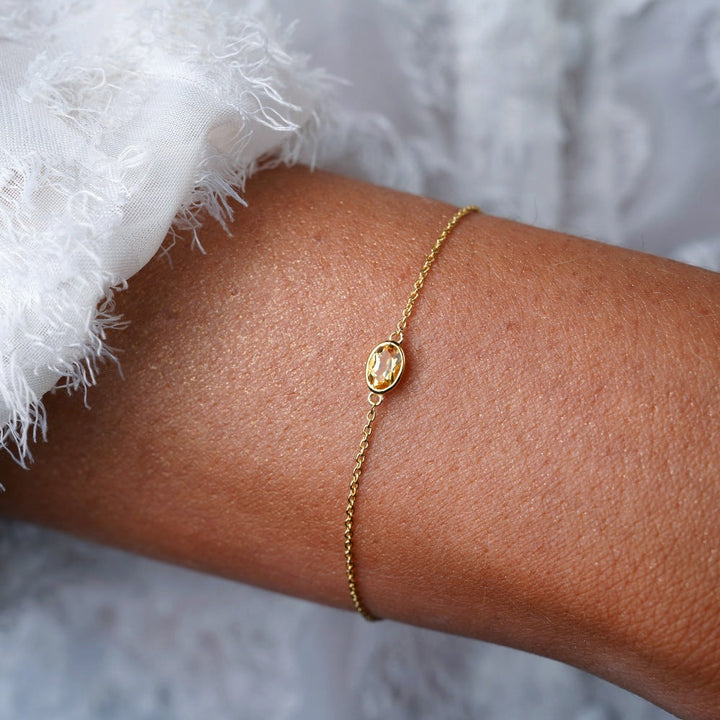 Gouden armband met gele kristal Citrien. November geboortesteen armband met Citrien.