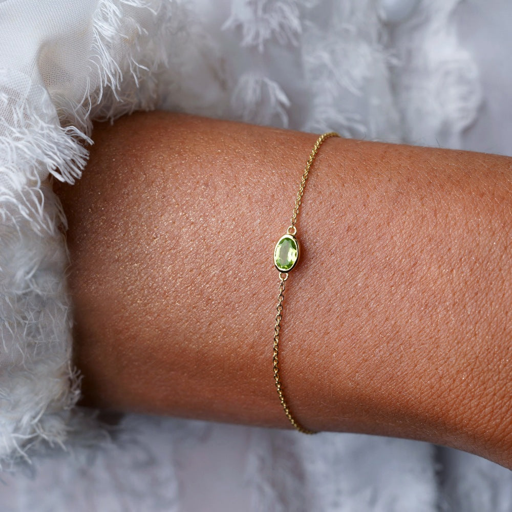 Gouden armband met kristal Peridoot. Armband met groene edelsteen Peridoot in goud