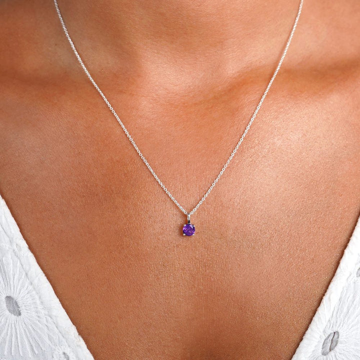 Sieraden met de februari geboortesteen Amethist. Ketting met paarse kristal Amethist in sterling zilver.