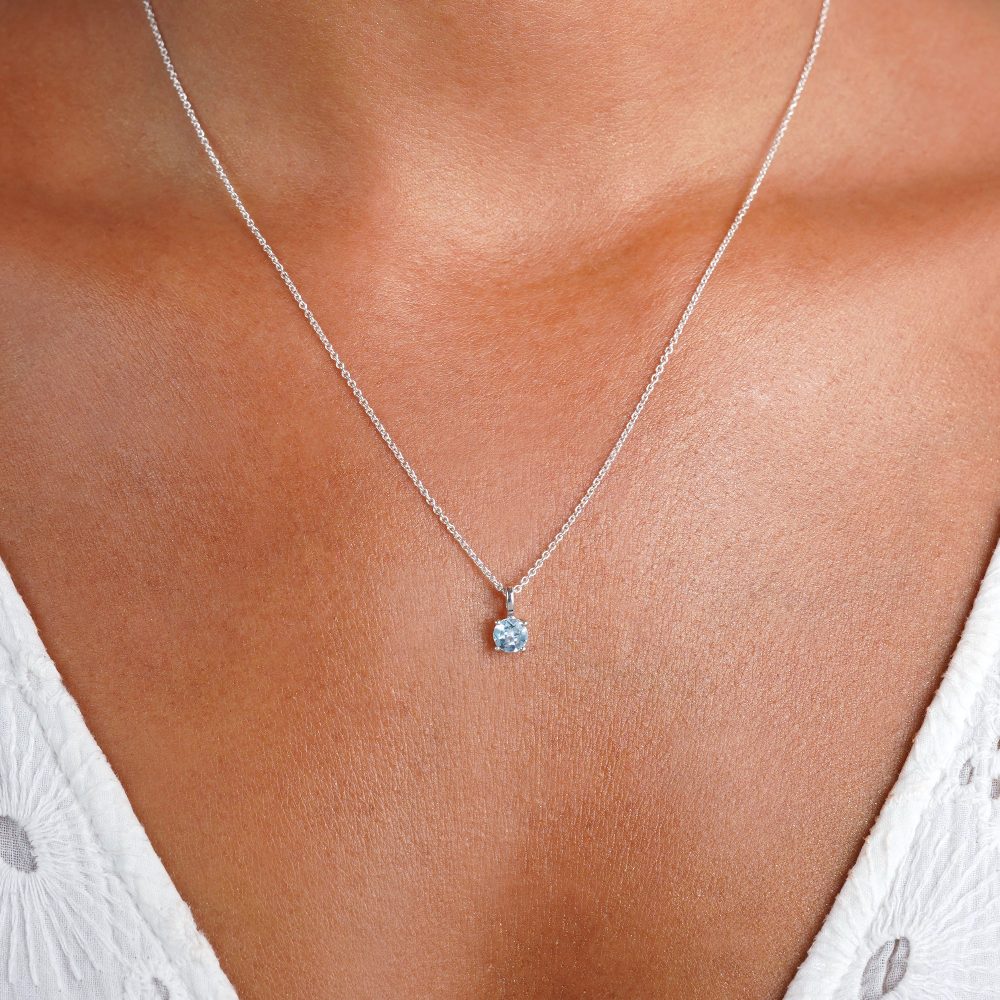 Blauwe Topas ketting in zilver. Sieraden met de geboortesteen van December Blue Topaas in Sterling Zilver.