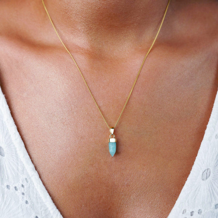 Ketting met turquoise edelsteen Amazoniet. Mini punt met Amazoniet sieraden in goud.