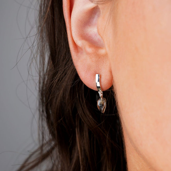 Silver earrings with small brown Smoky quartz crystals. Earrings in silver with small raw Smoky Quartz crystals.