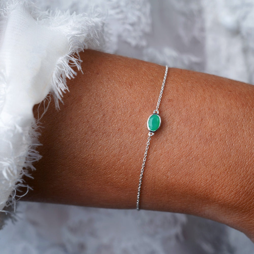 Kristallen armband in zilver met edelsteen Chrysopraas. Zilveren armband met mei geboortesteen Chrysopraas.