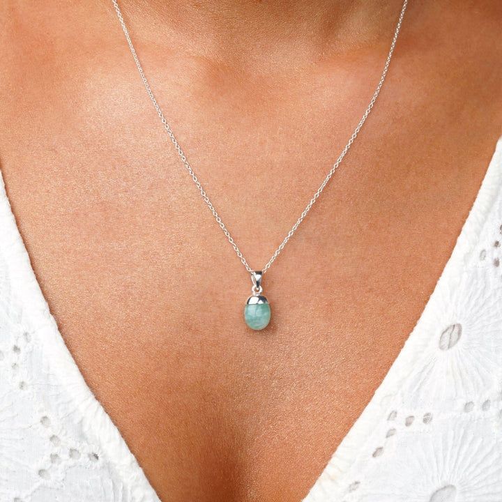 Ketting met turquoise steen Amazoniet wat staat voor moed. Sieraden met turquoise kristal Amazoniet in zilver.